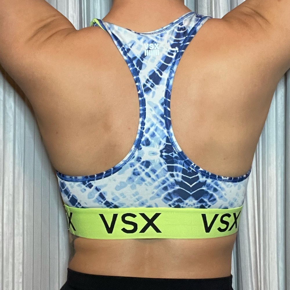Victoria’s Secret Women’s sports bra no padding size medium